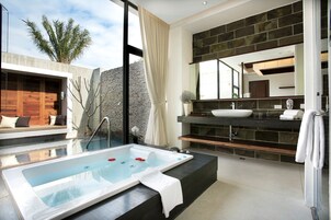 Phòng Suite | Chậu rửa trong phòng tắm