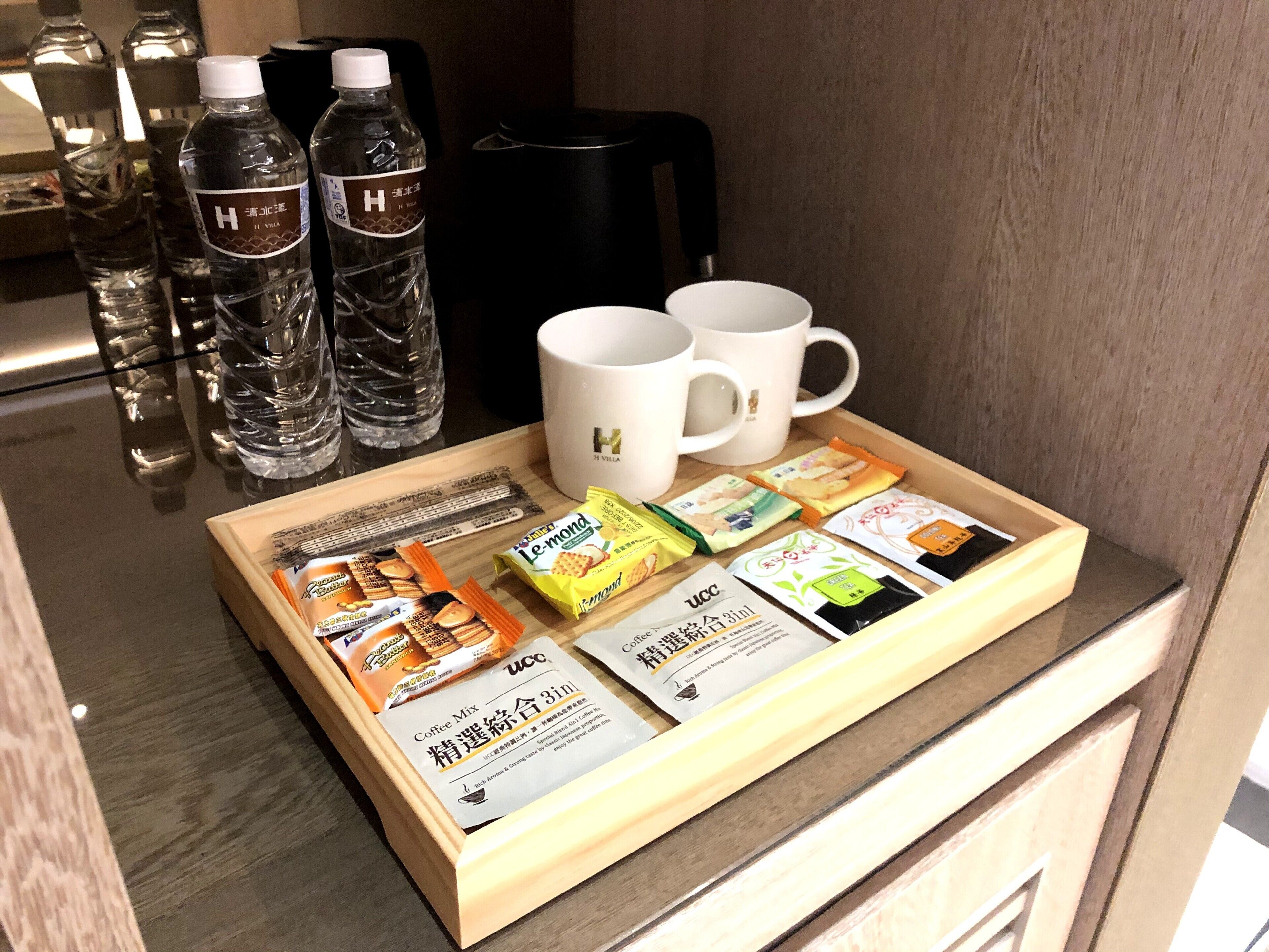 deluxe double room | minibar