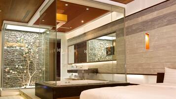 Standard-herbergi með tvíbreiðu rúmi | Dúnsængur, myrkratjöld/-gardínur, hljóðeinangrun