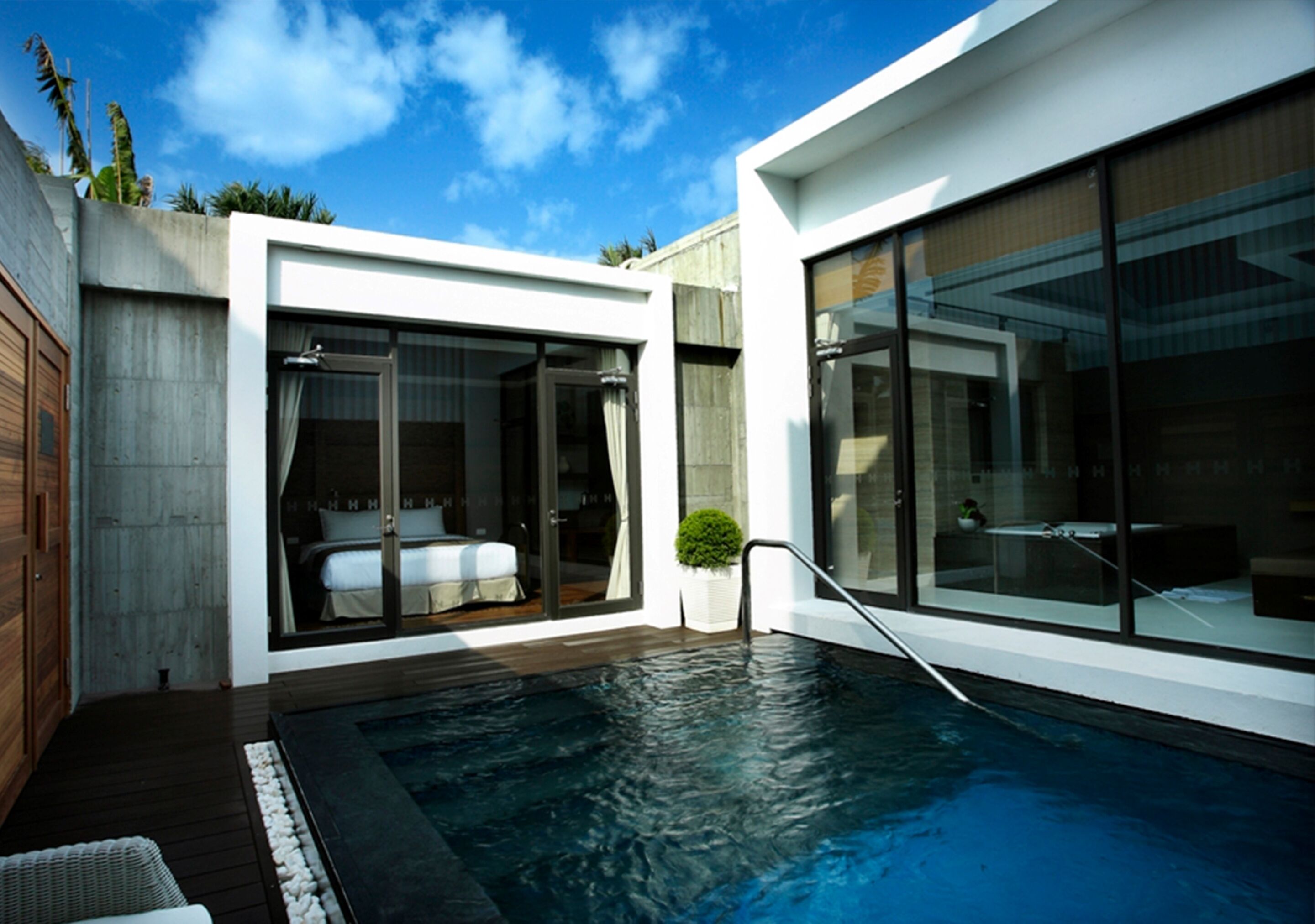 Quadruple Room | Private pool