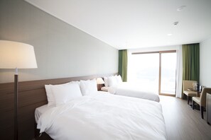 Deluxe Double Room | Blackout drapes, free WiFi - Tongyeong Dongwon Resort & Youth Hostel (Tongyeong)