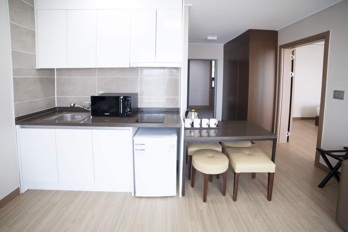 junior suite, 1 bedroom, terrace | in-room dining