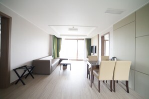 Junior Suite, 1 Bedroom, Terrace | Living area | Flat-screen TV - Tongyeong Dongwon Resort & Youth Hostel (Tongyeong)