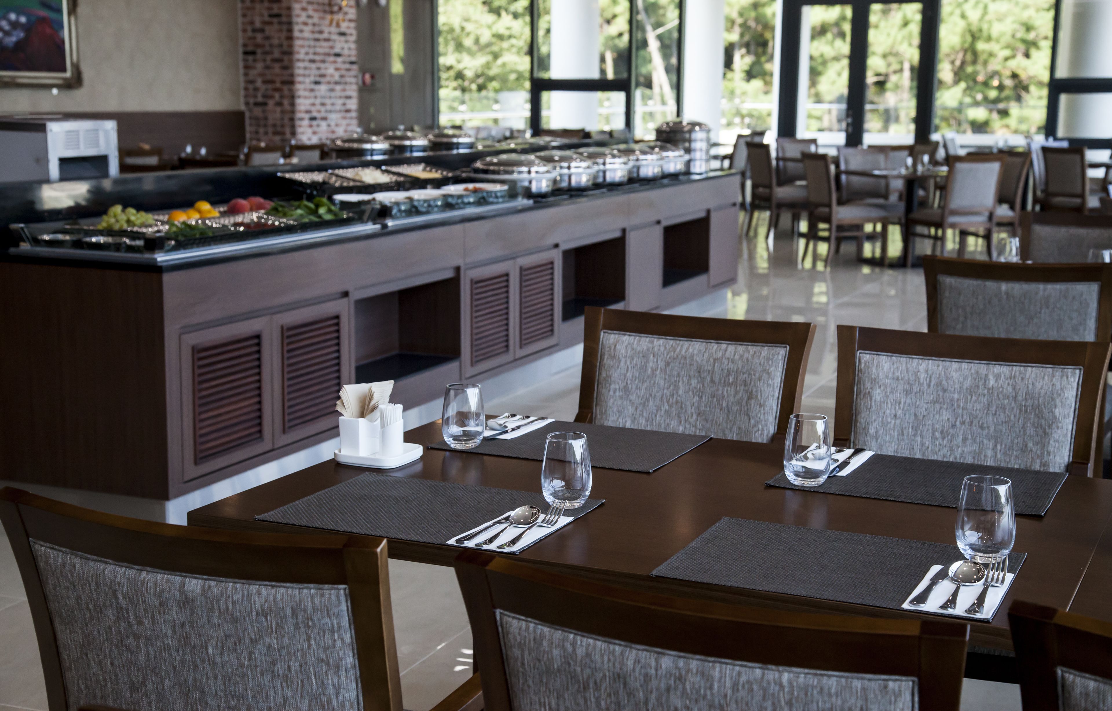 daily buffet breakfast (krw 14500 per person)