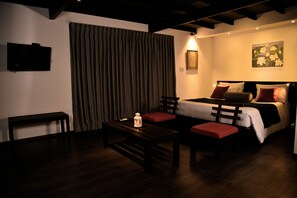 高级木屋, 多张床, 泳池景观, 池畔 | 高档床上用品、熨斗/熨板、折叠床/加床（额外收费）、免费 WiFi