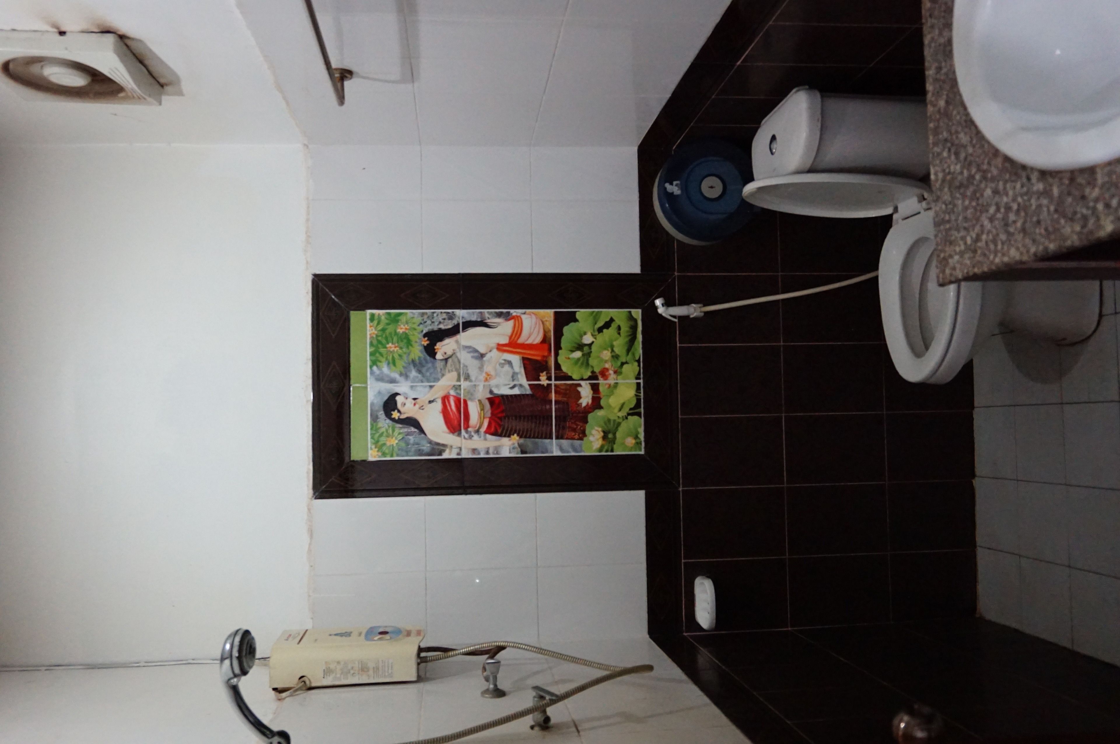 shower, free toiletries