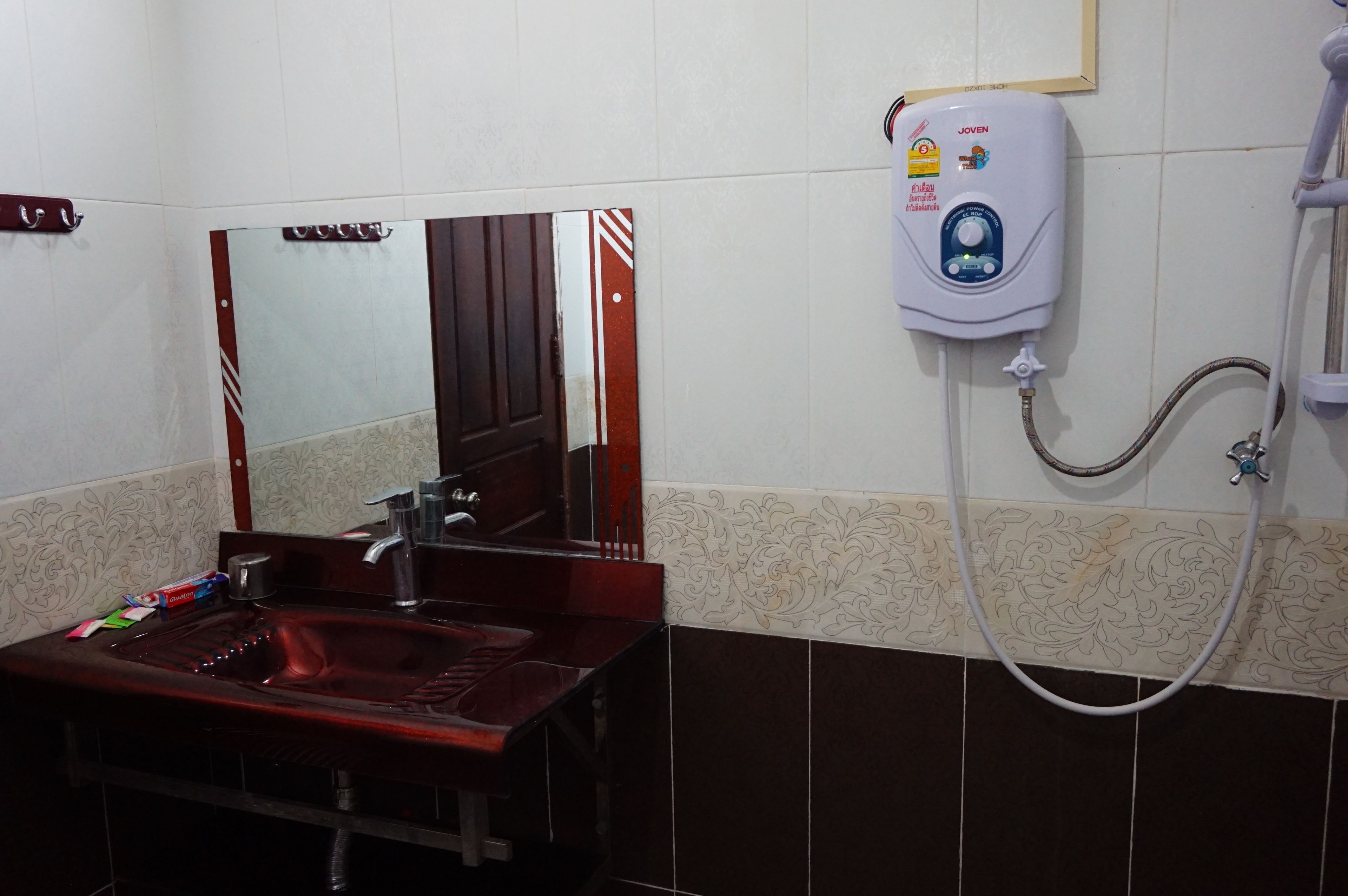 vip room | bathroom | shower, free toiletries