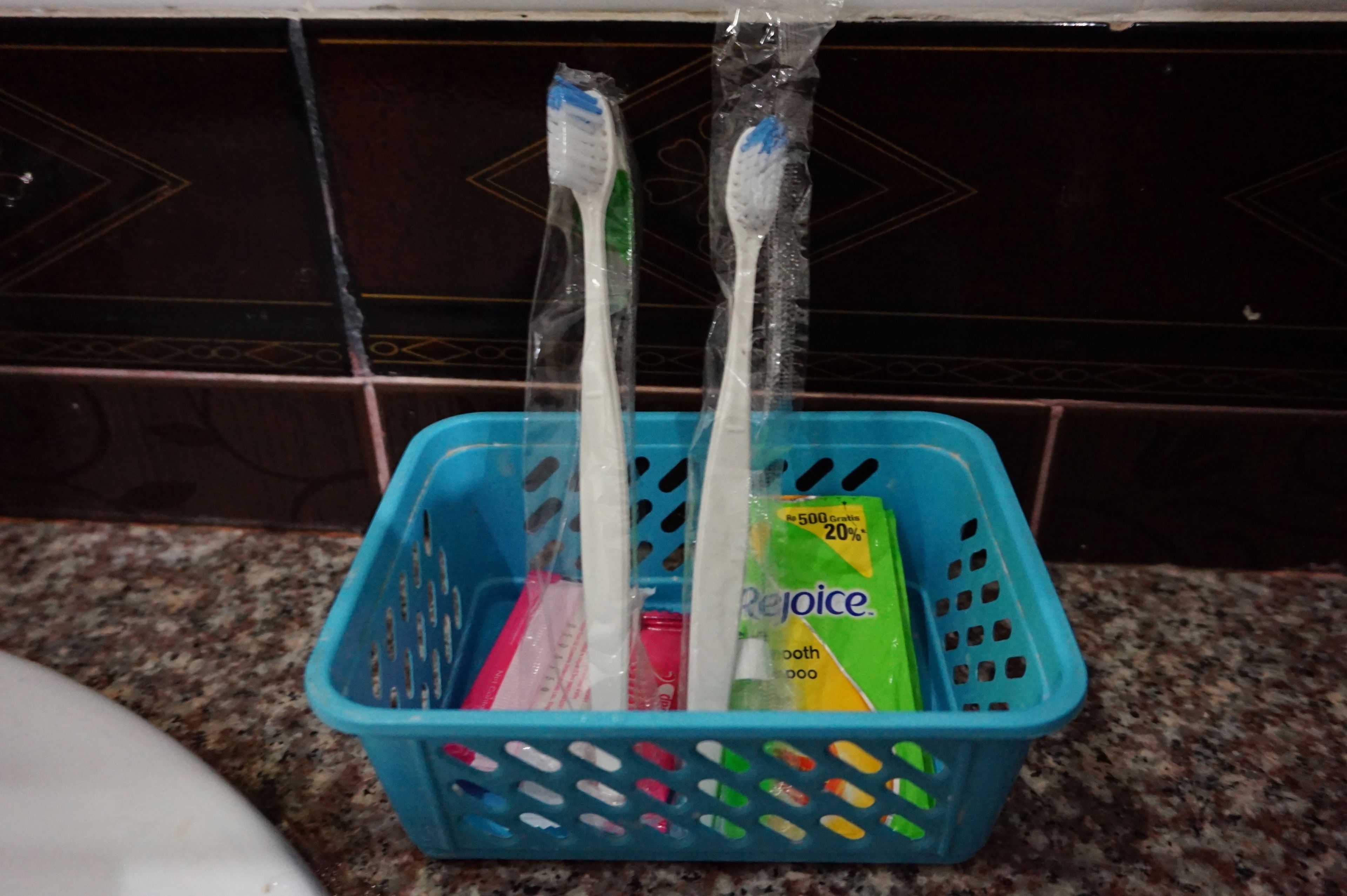 shower, free toiletries