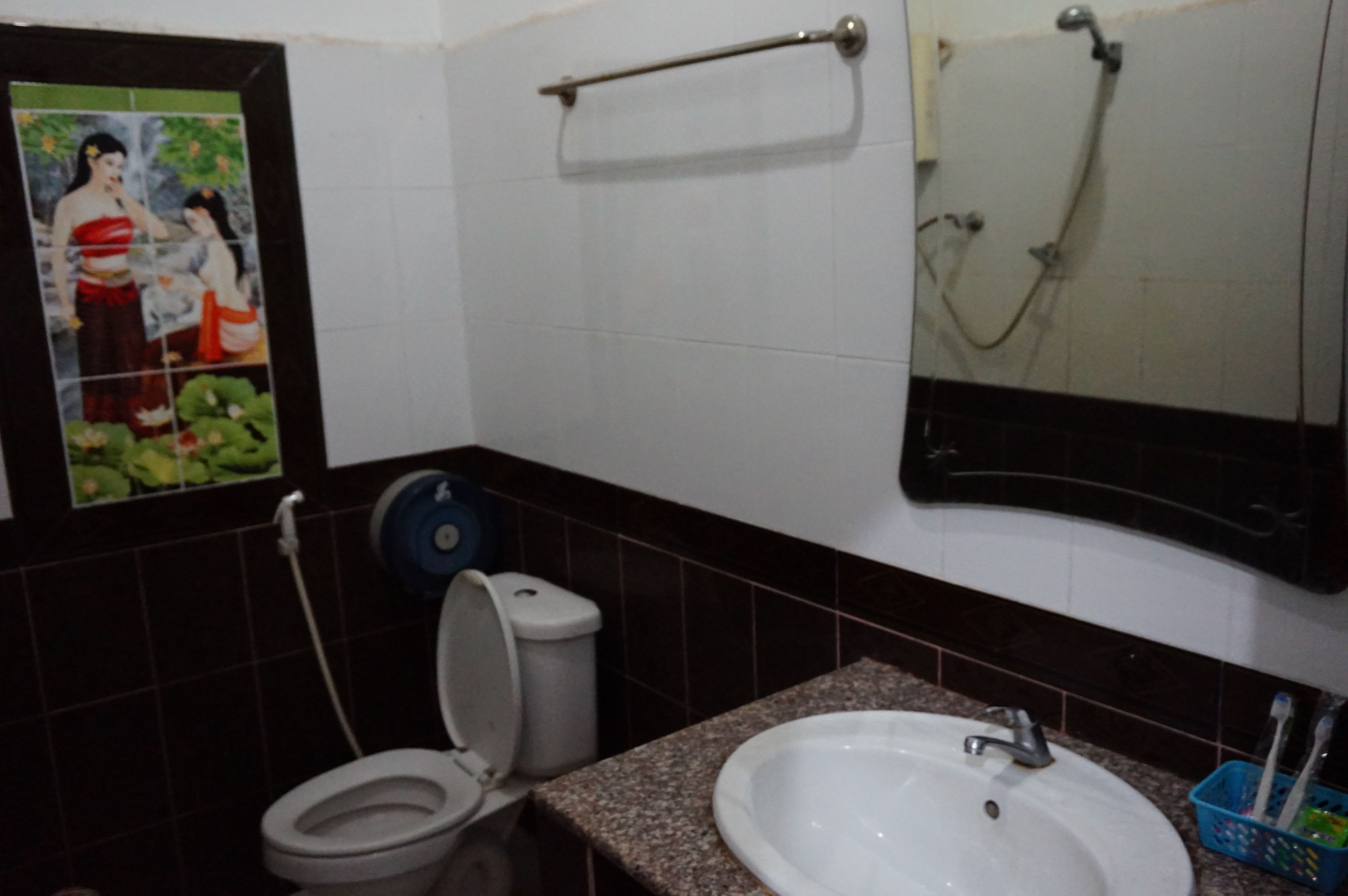 shower, free toiletries