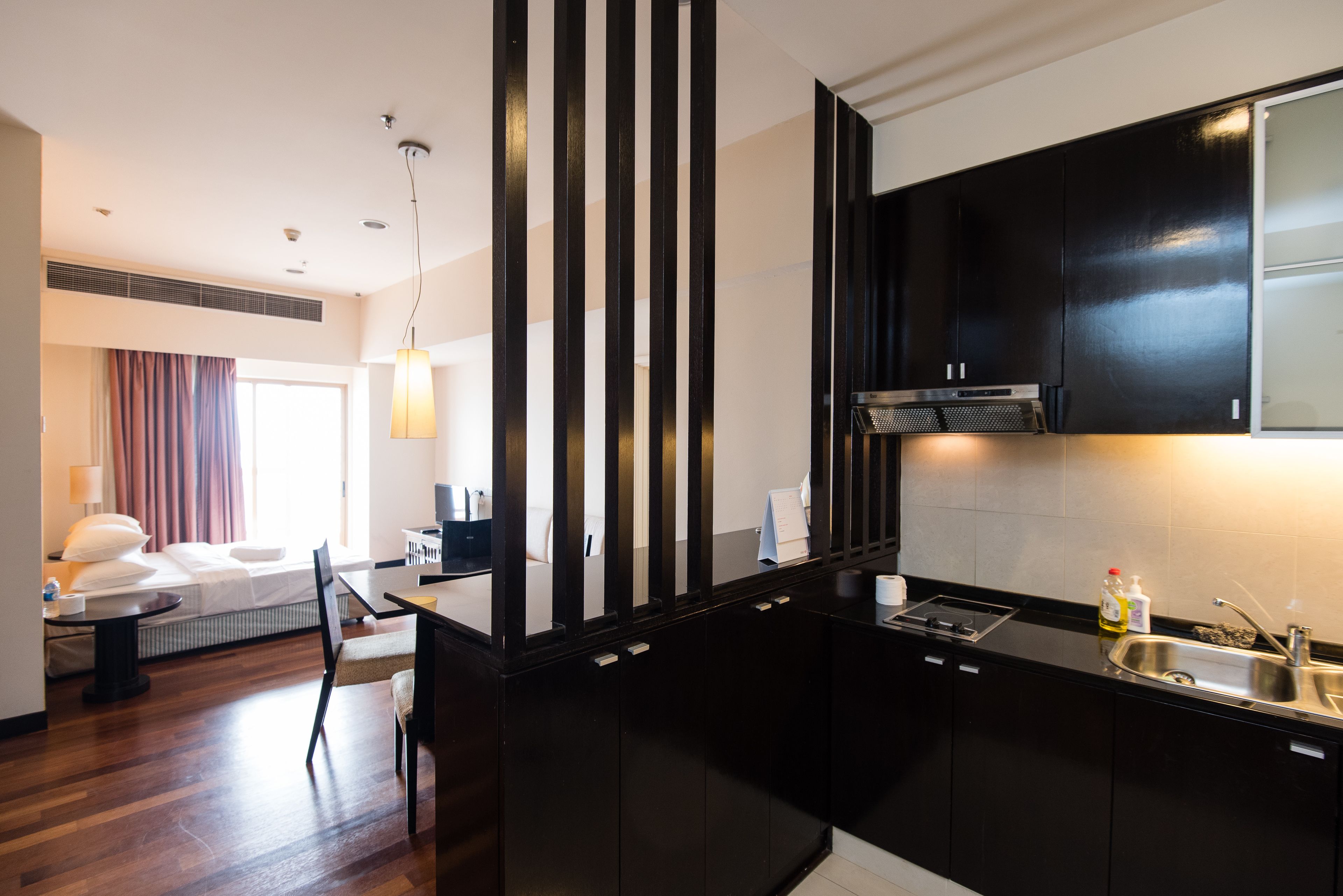 Suite ejecutiva | Caja de seguridad en la habitación, escritorio y cortinas blackout 