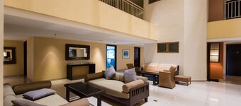 W Studio Resort Suites at Pyramid Tower