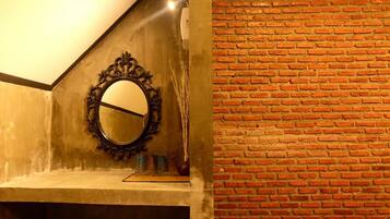 Ducha y artículos de higiene personal gratuitos