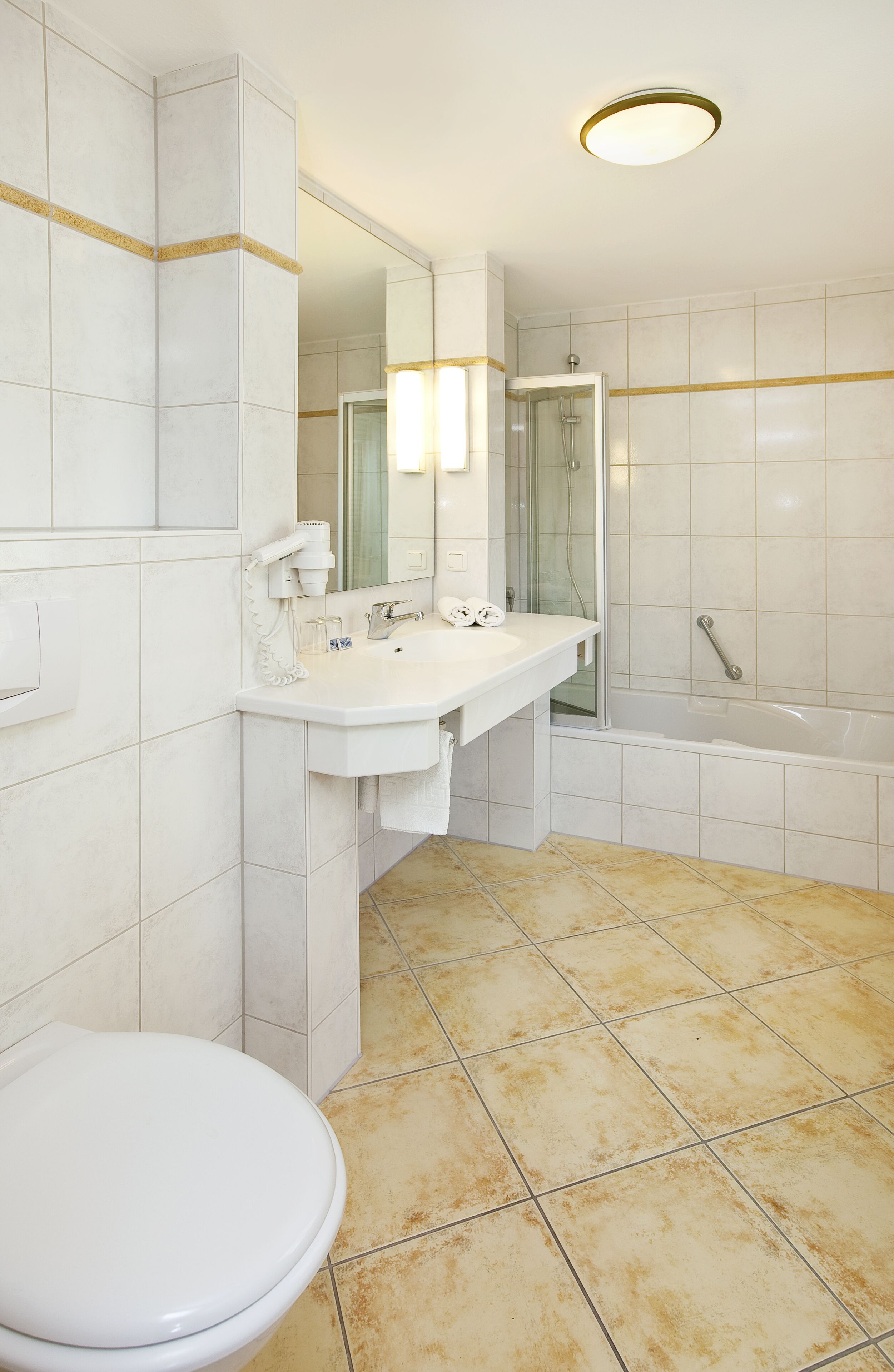 comfort apartment, 2 bedrooms, terrace | bathroom | shower, hair dryer, bathrobes, slippers
