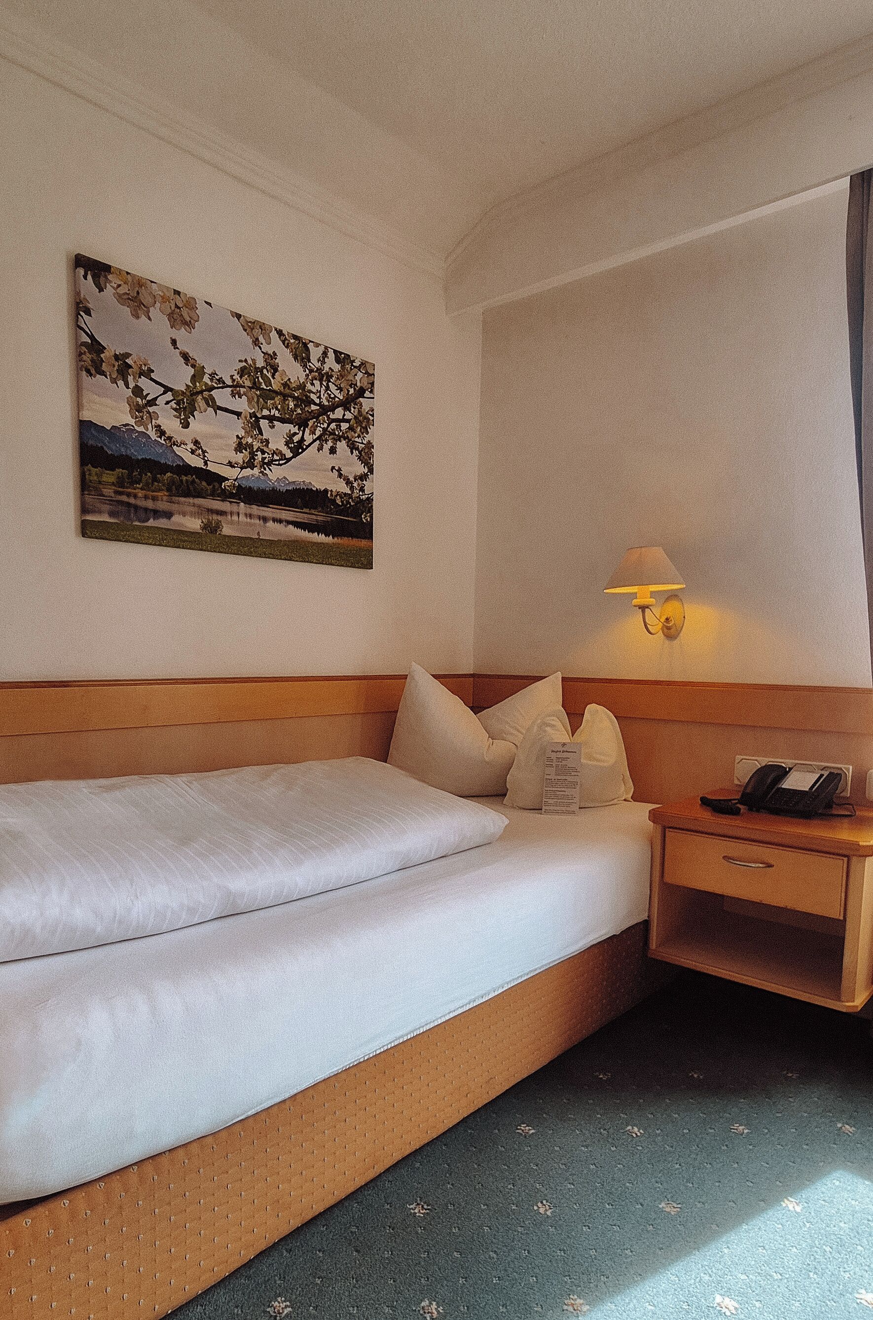 Enkeltrom – standard | Allergitestet sengetøy, safe på rommet og blendingsgardiner