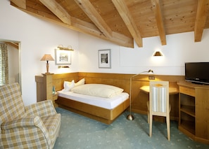1 bedroom, hypo-allergenic bedding, iron/ironing board, free WiFi