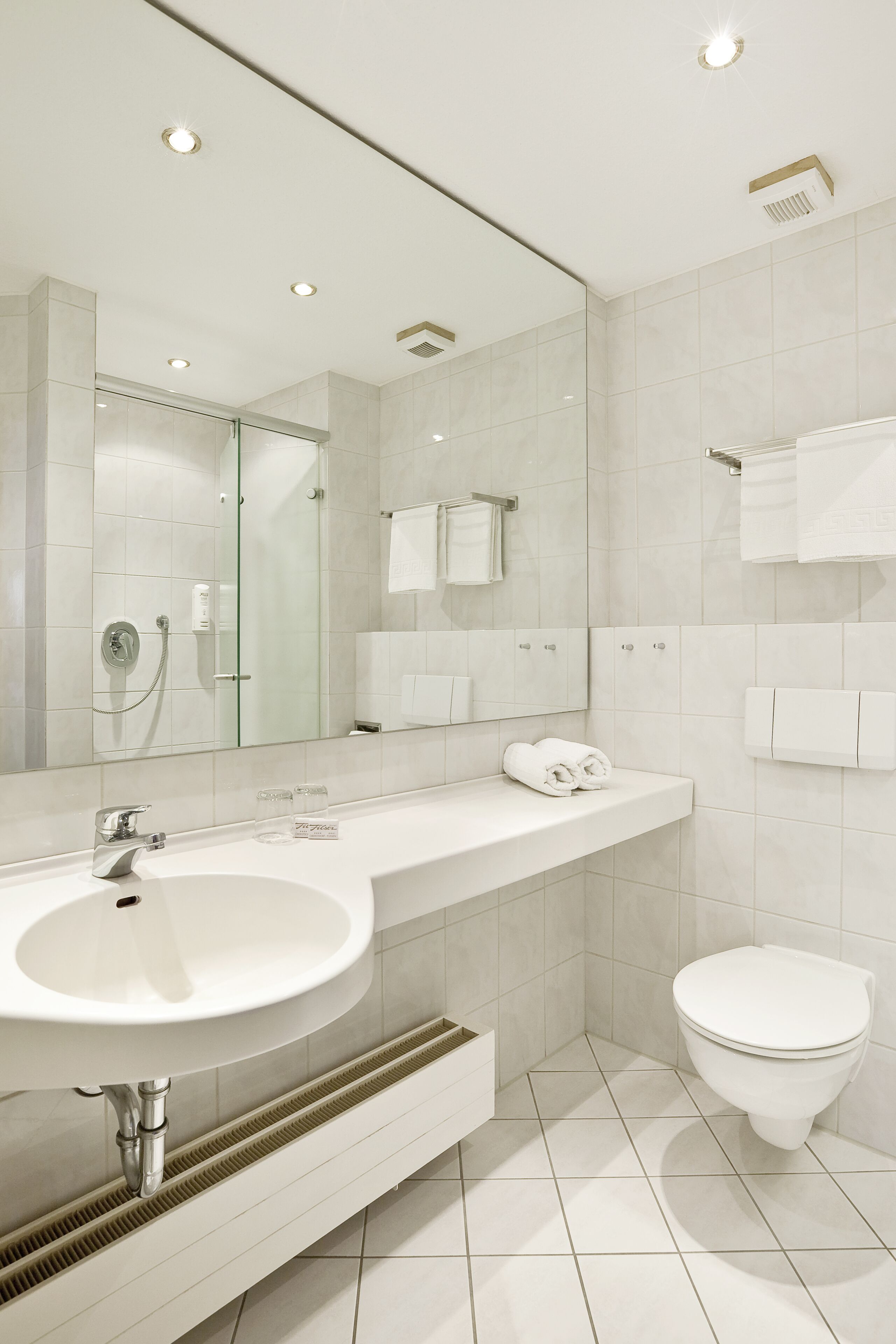 comfort double room, 1 double bed | bathroom | shower, hair dryer, bathrobes, slippers