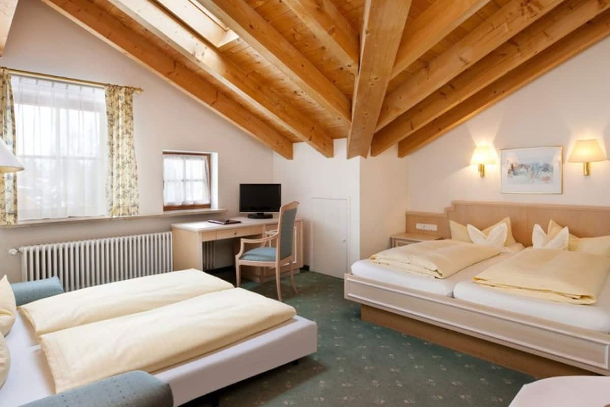 1 bedroom, hypo-allergenic bedding, iron/ironing board, free wifi