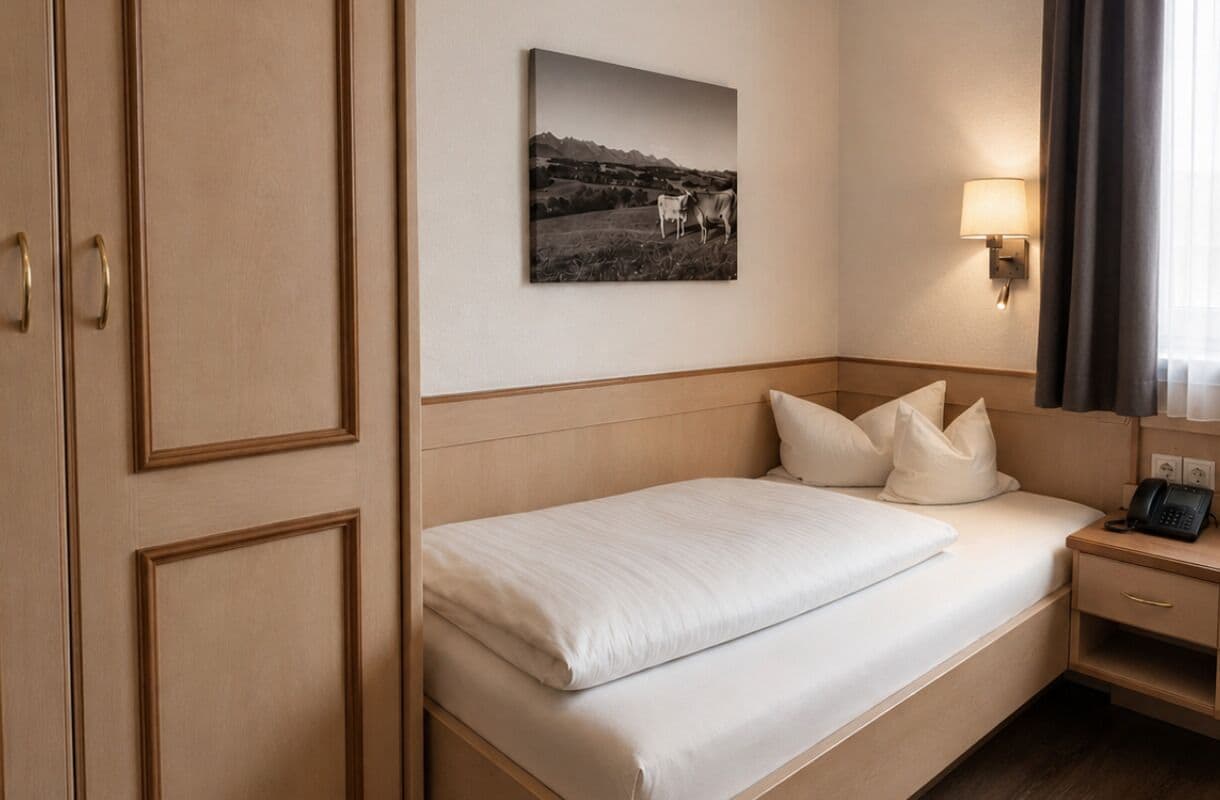 Einzelzimmer "Alpennest" | Hypo-allergenic bedding, in-room safe, individually decorated