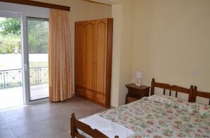 Tabla de planchar con plancha, cunas gratuitas y wifi gratis 