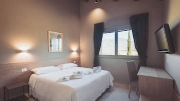 Lillà | Blackout drapes, free WiFi, bed sheets