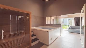 Blackout curtains, free WiFi, bed sheets