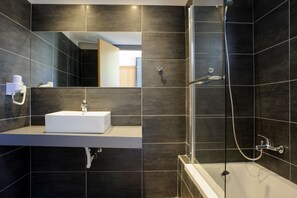 免费洗浴用品、吹风机、毛巾