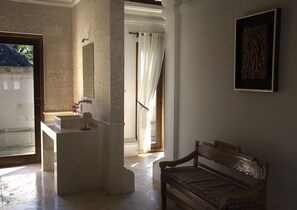 Guest House with Sea View | Bathroom