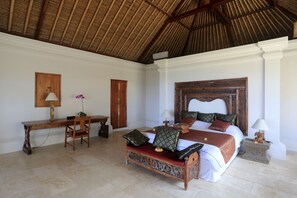 Guest House with Sea View - Villa Mandala (Karangasem)