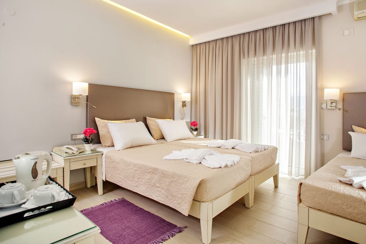 Minibar, in-room safe, soundproofing, free WiFi