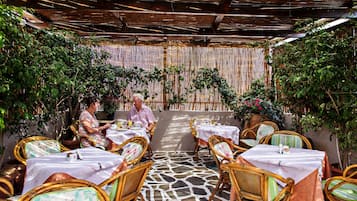 Daily buffet breakfast (EUR 8 per person)