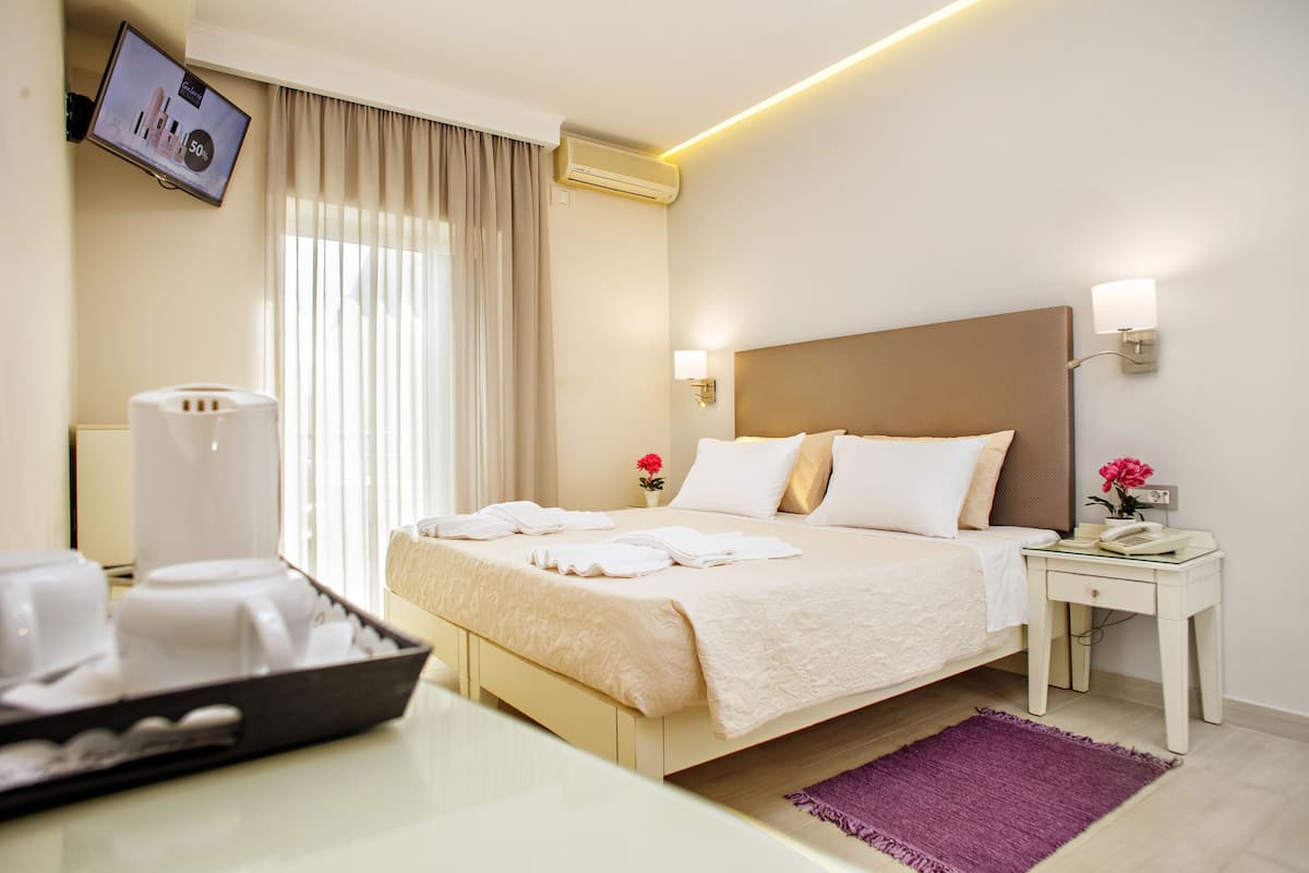 Minibar, in-room safe, soundproofing, free WiFi