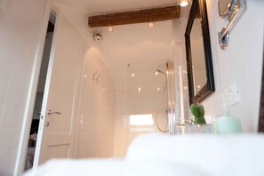 Superior Room | Bathroom