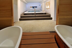 Bañera de hidromasaje interior