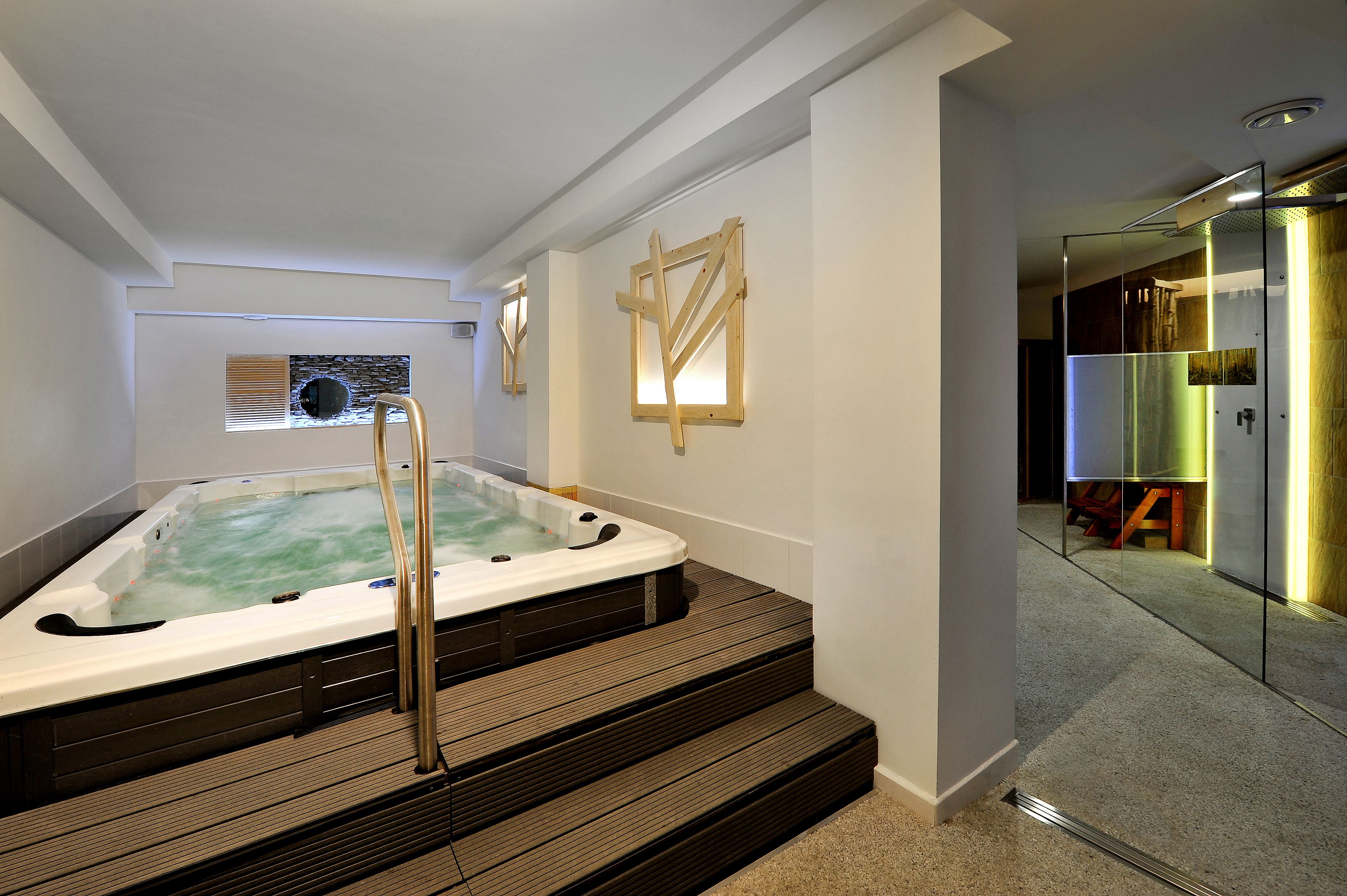 indoor spa tub