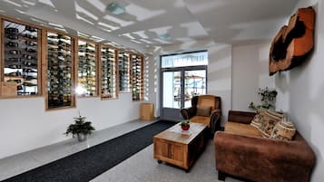 Coin salon dans le hall