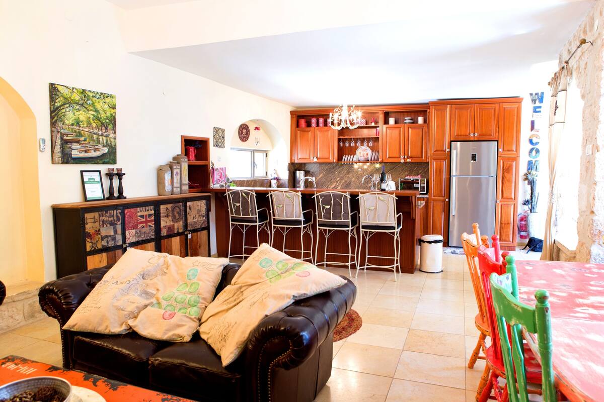 Appartement, 3 chambres | Coin séjour | Télévision à écran plat