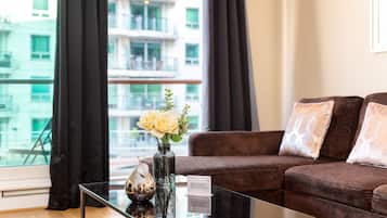 Exclusive Apartment, 2 Bedrooms, 2 Bathrooms, City View | Living area