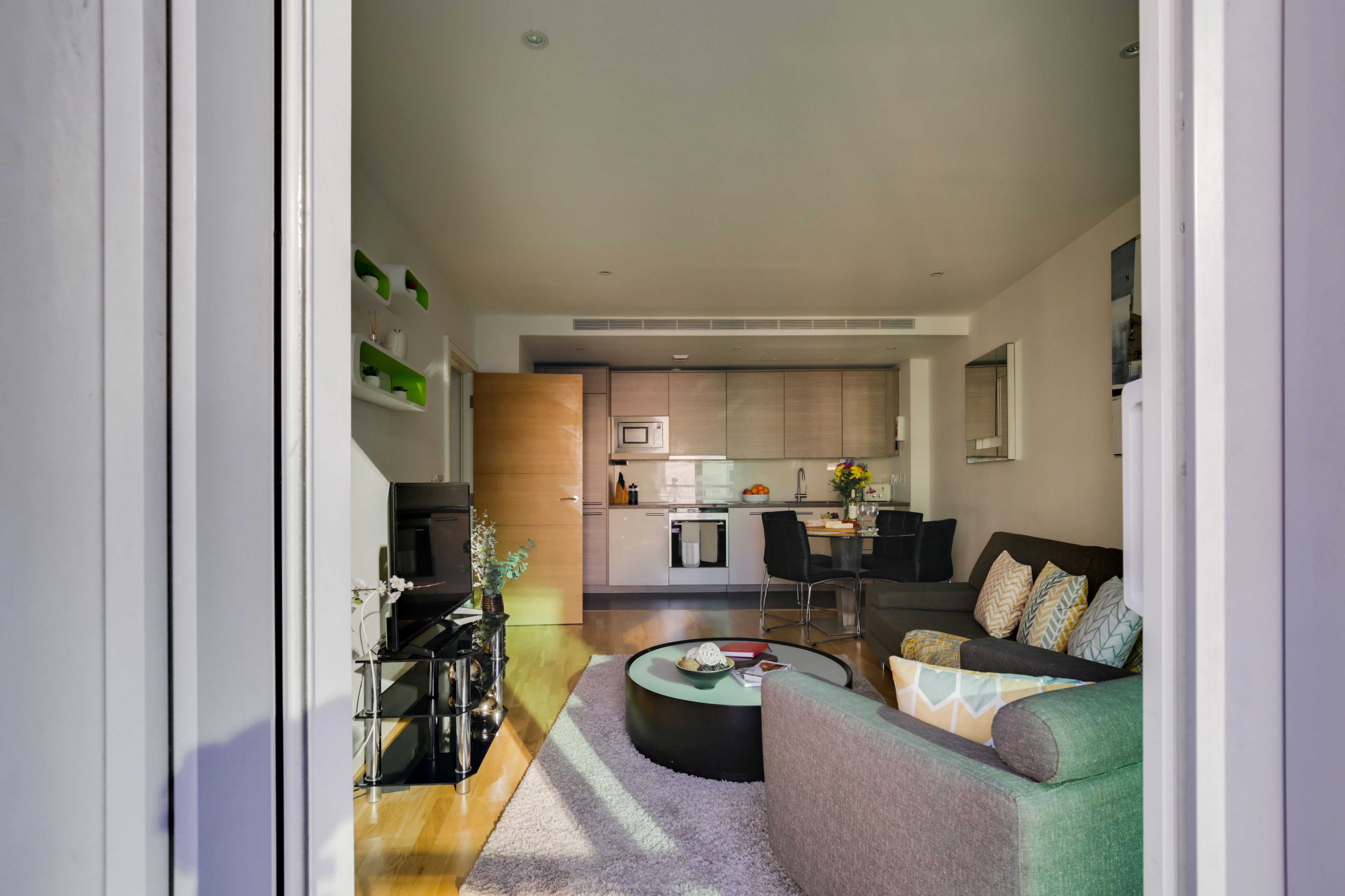 Escrivaninha, quartos à prova de som, ferros/tábuas de passar roupa