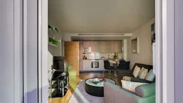 Escrivaninha, quartos à prova de som, ferros/tábuas de passar roupa