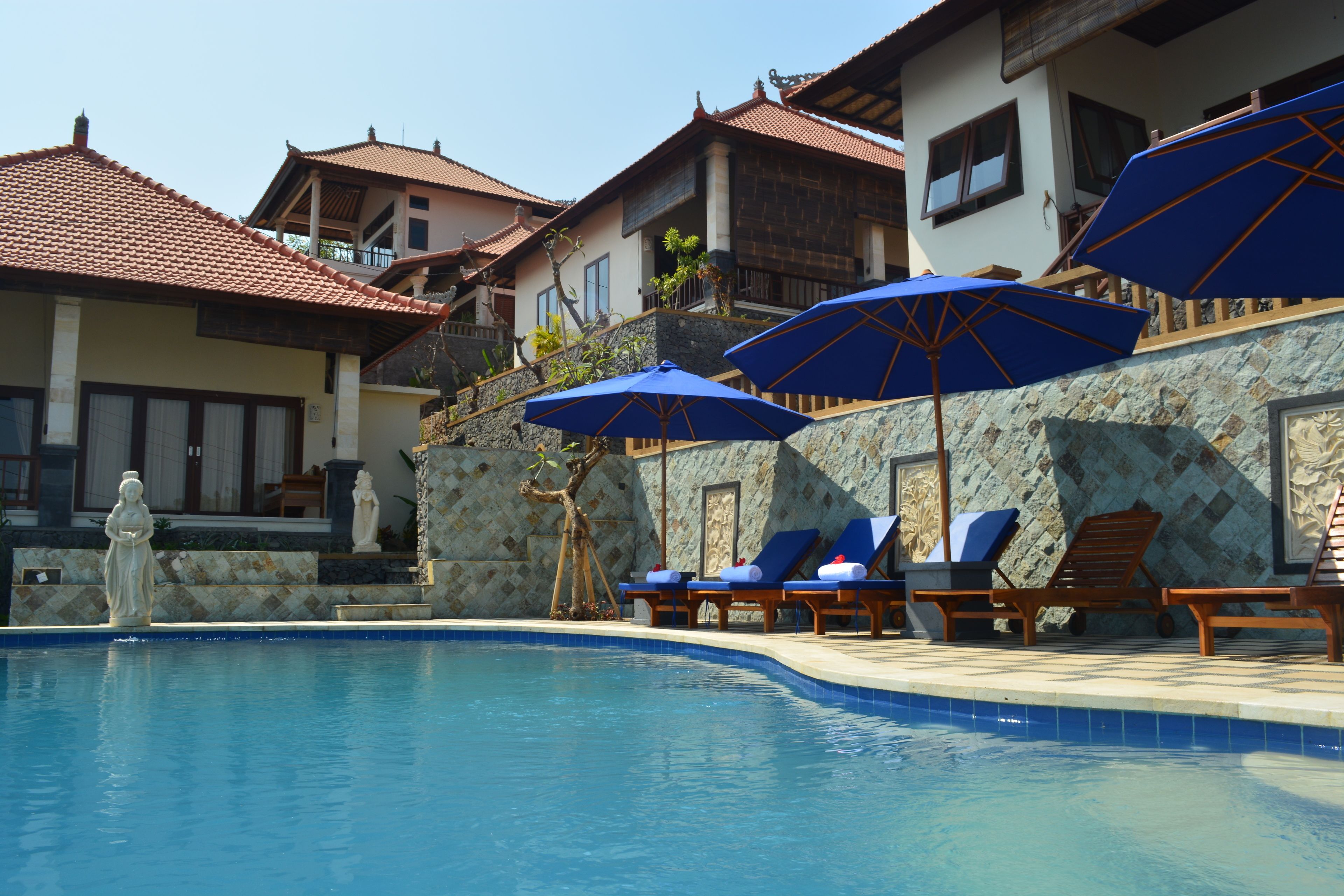 Außenpool, Liegestühle