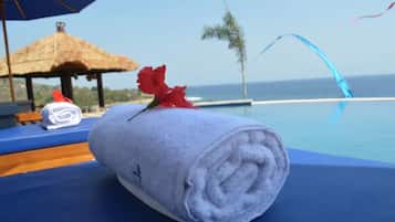 AuĂenpool, LiegestĂŒhle