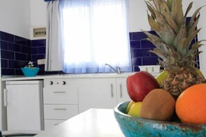 Fridge, stovetop, electric kettle, cookware/dishes/utensils - Christiana Hotel Apartments (Rhodes)