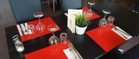 Mittagessen und Abendessen, regionale KĂŒche