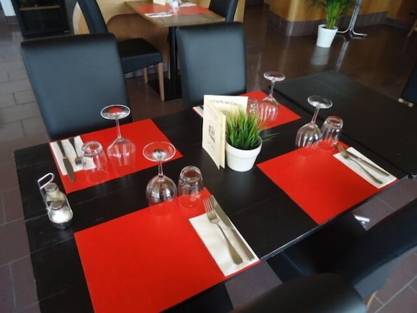 Lunch and dinner served, Regional cuisine