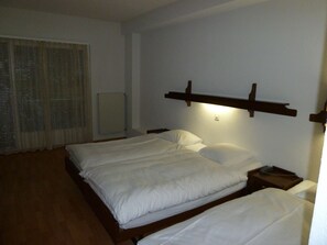 Coffres-forts dans les chambres, bureau, rideaux occultants