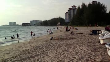 Am Strand, weißer Sandstrand