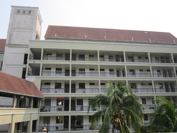 A multi-story hotel with a flat roof and balconies. - Paradise Lagoon Apartment (Port Dickson)