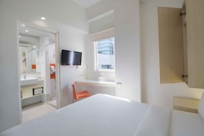 In-room safe, desk, free WiFi, bed sheets - Cleo Business Hotel Walikota Mustajab City Center (Surabaya)