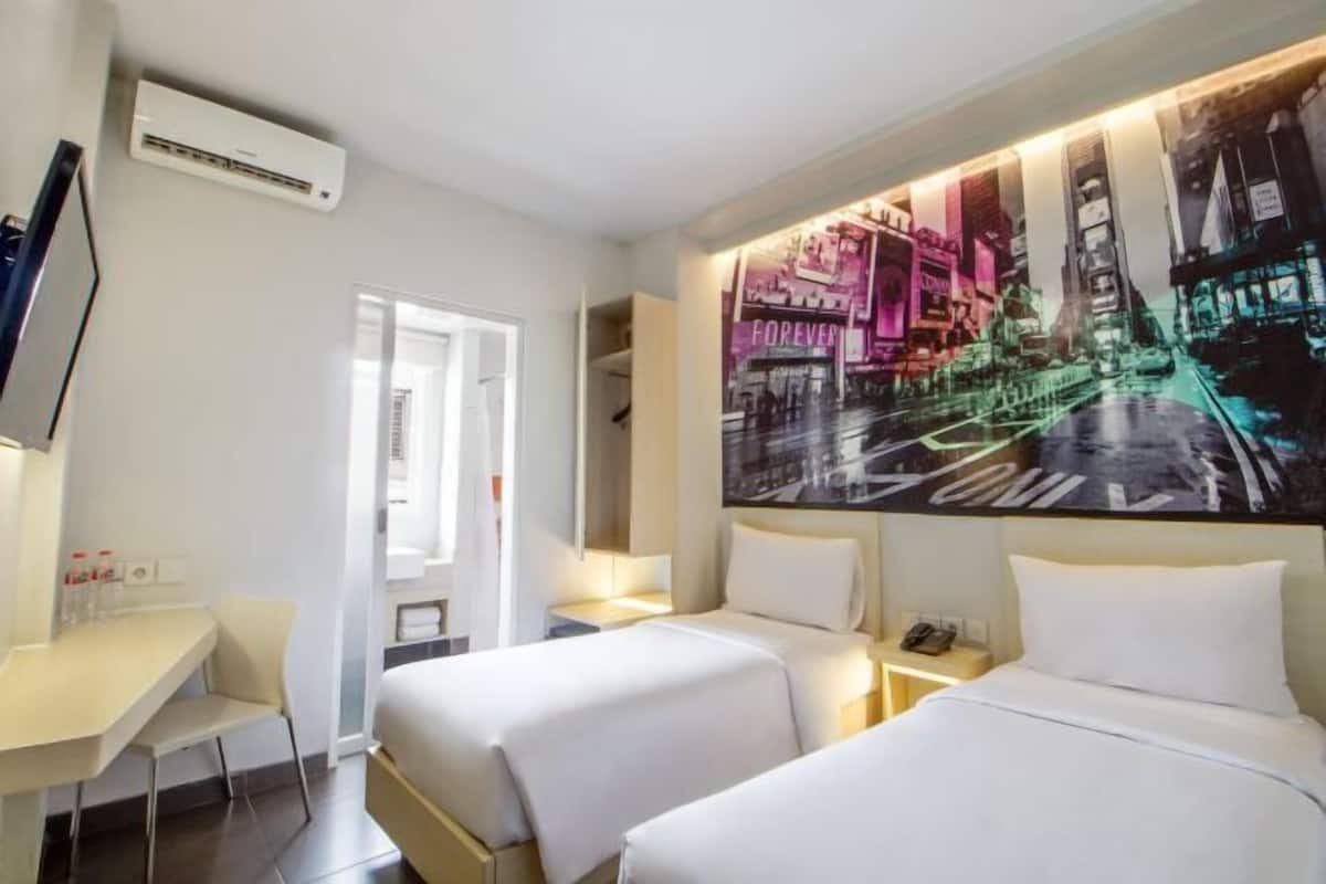 In-room safe, desk, free WiFi, bed sheets