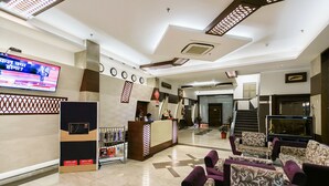 Unclassified image, 3 of 18, button - ZO Rooms Radisson Square (Indore)
